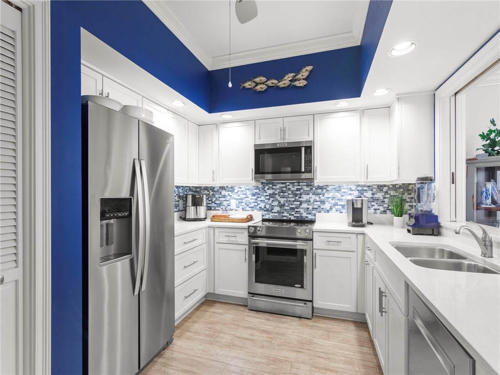 5225 E Harbor Village Drive 104