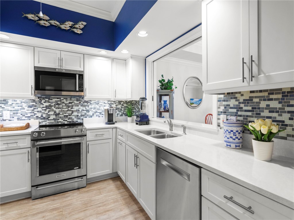 5225 E Harbor Village Drive 104