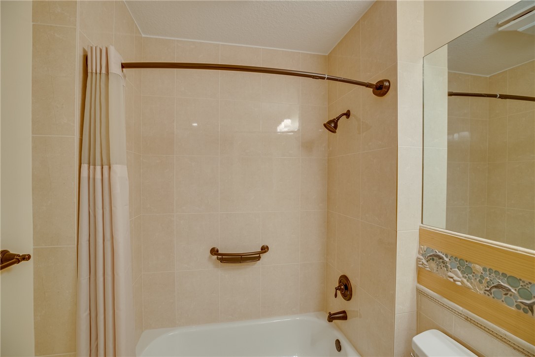 32 Harbour Isle Drive W 103