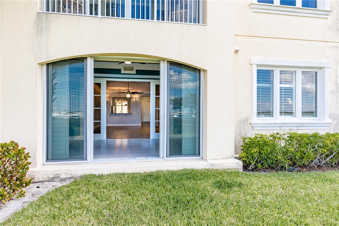 32 Harbour Isle Drive W 103