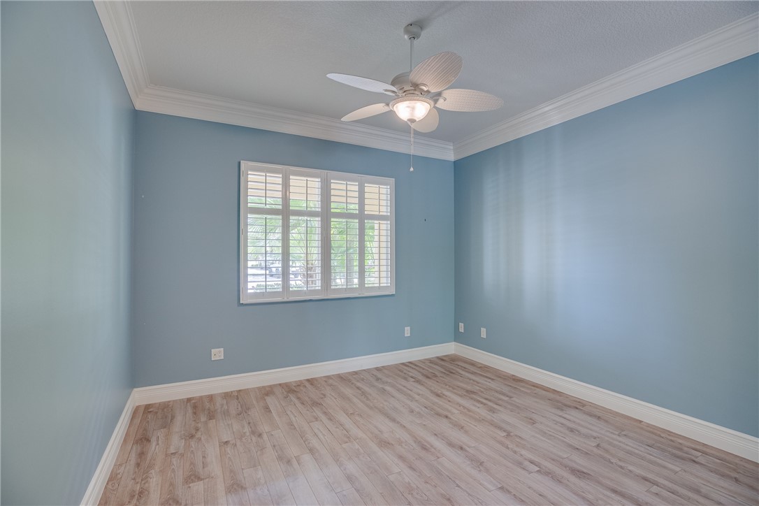 32 Harbour Isle Drive W 103