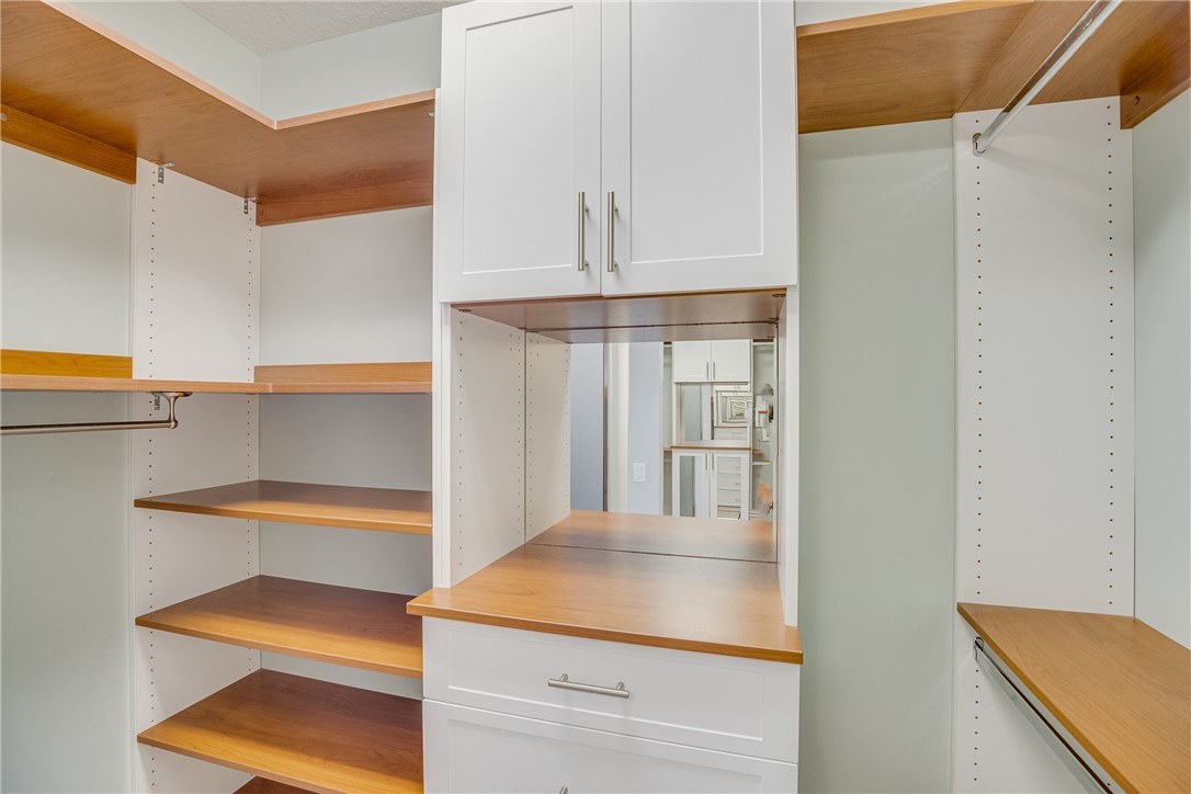 32 Harbour Isle Drive W 103