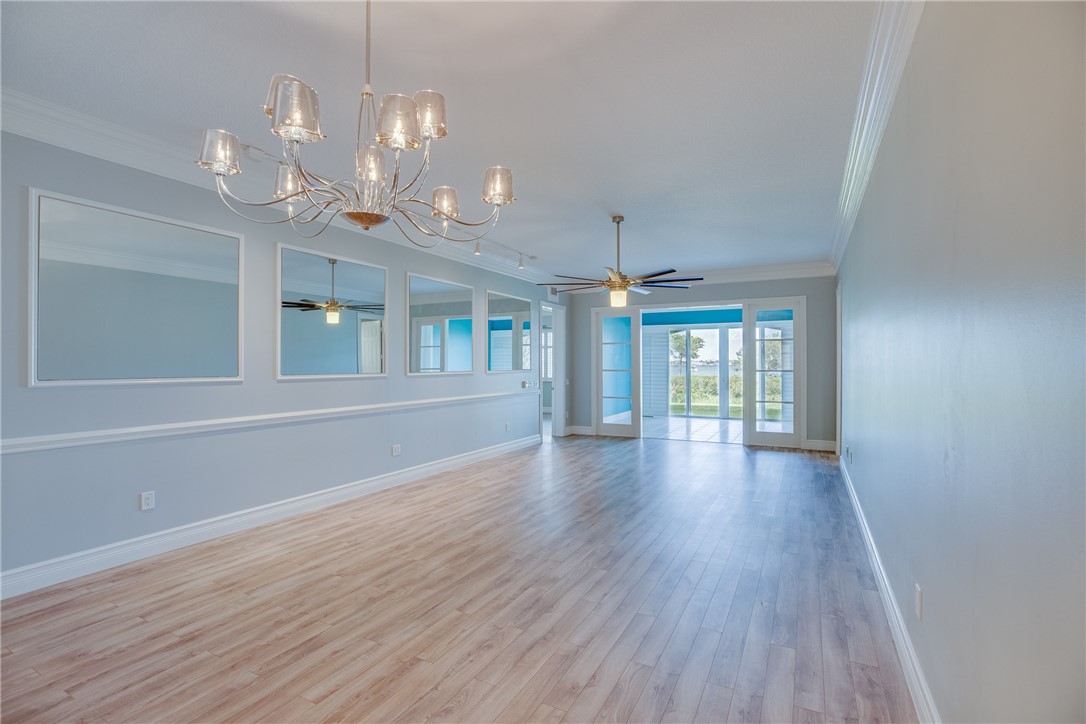 32 Harbour Isle Drive W 103