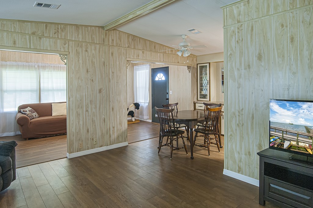 907 Oriole Circle