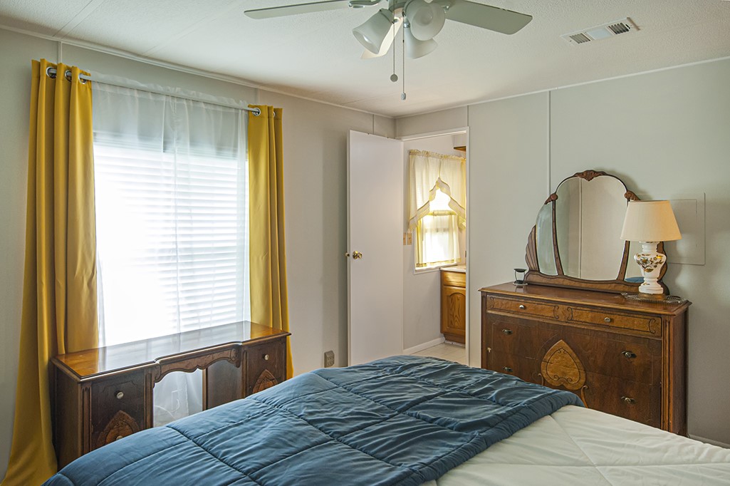 907 Oriole Circle