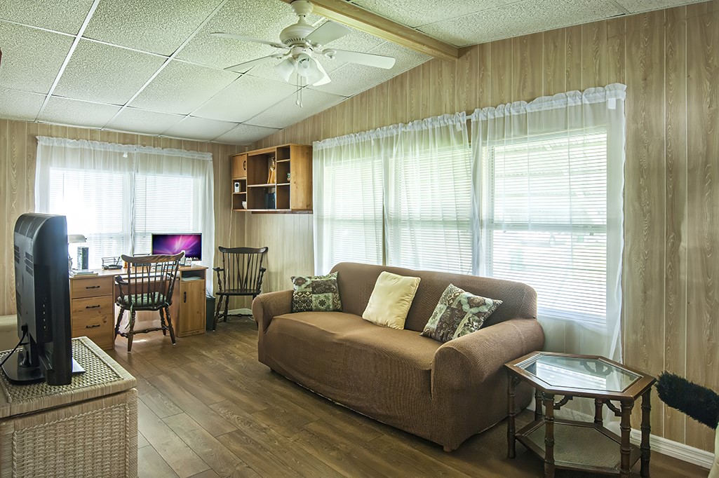 907 Oriole Circle