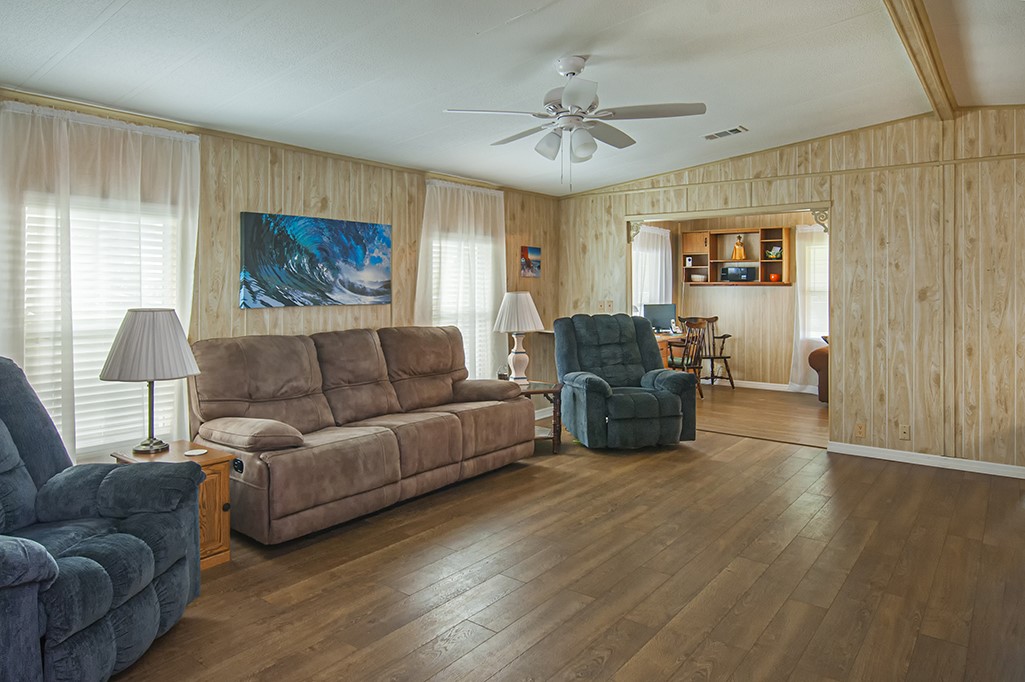 907 Oriole Circle