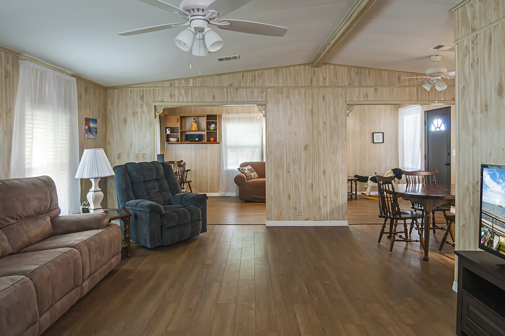 907 Oriole Circle
