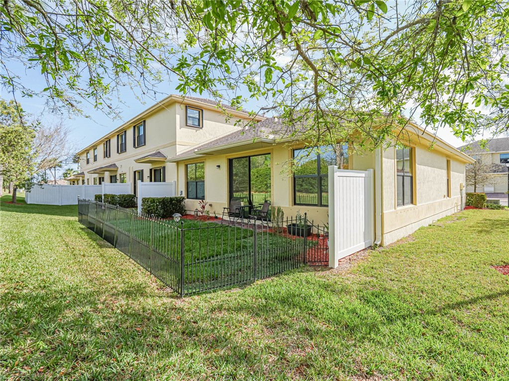 10109 W Villa Circle