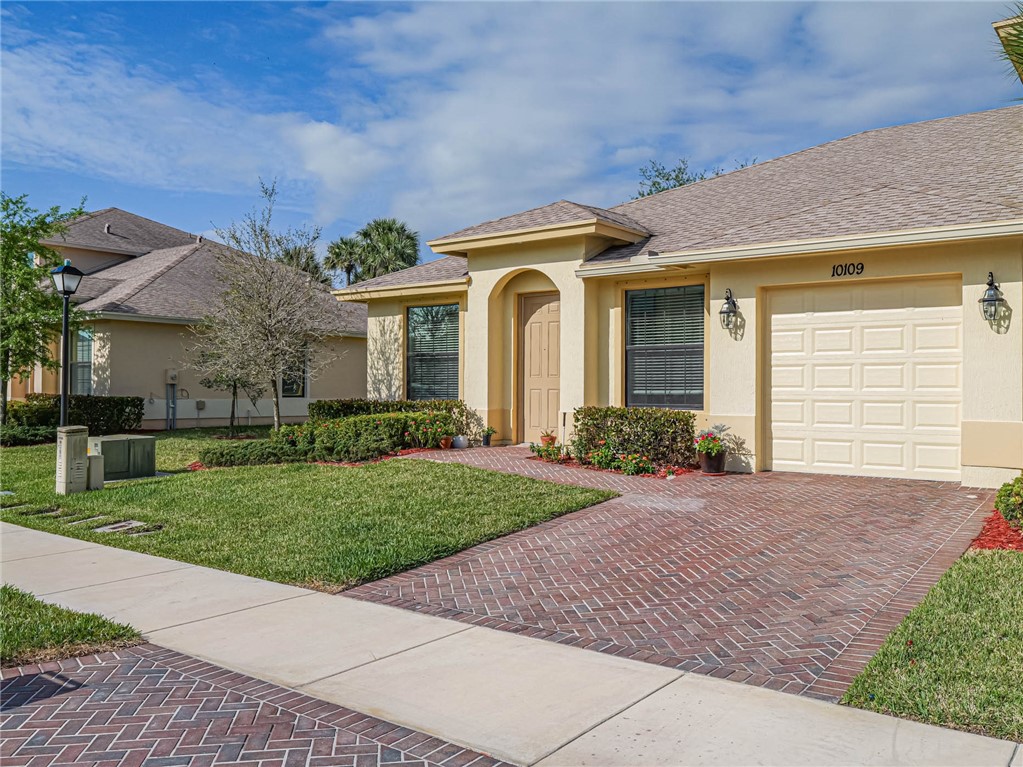 10109 W Villa Circle