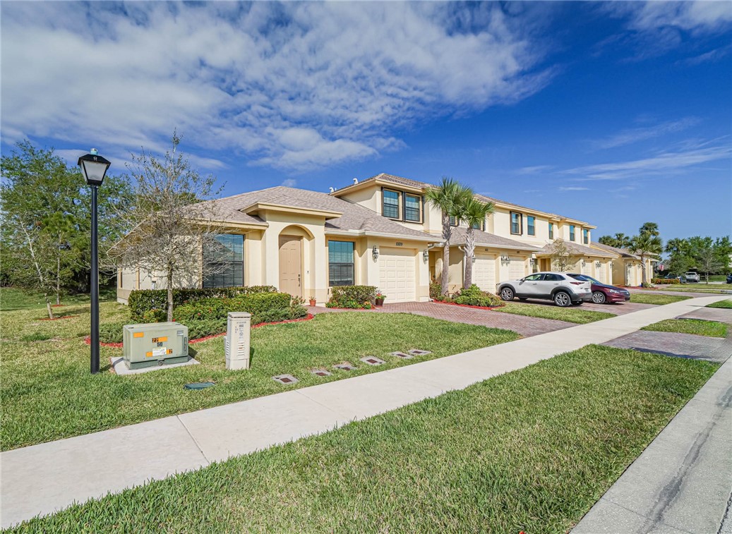 10109 W Villa Circle