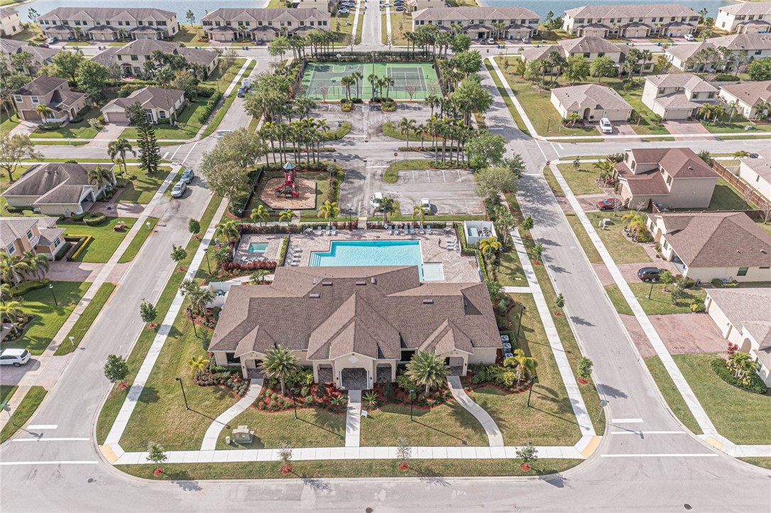 10109 W Villa Circle