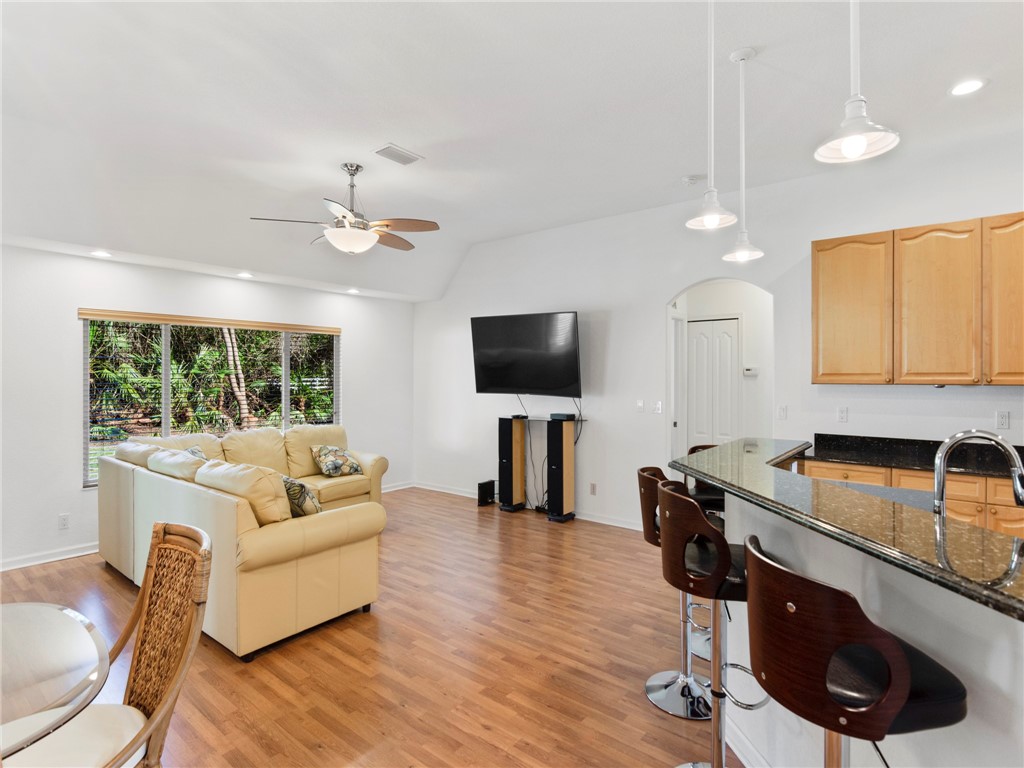 330 21st Court SW