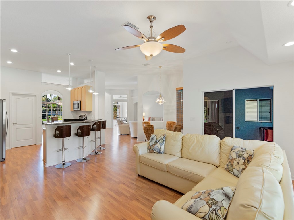 330 21st Court SW