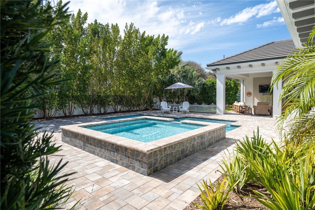 915 Surfsedge Way