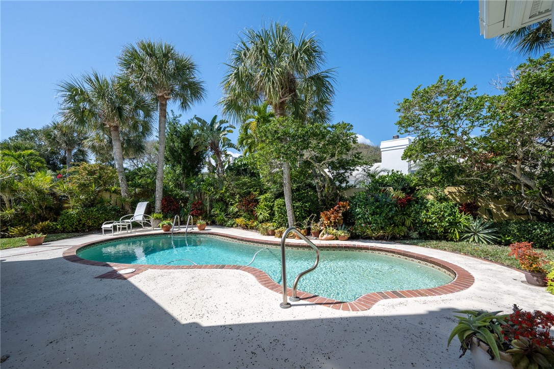 100 S Catalina Court