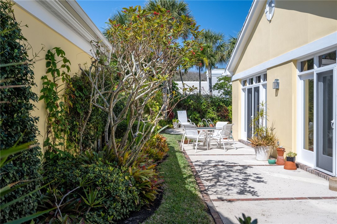 100 S Catalina Court