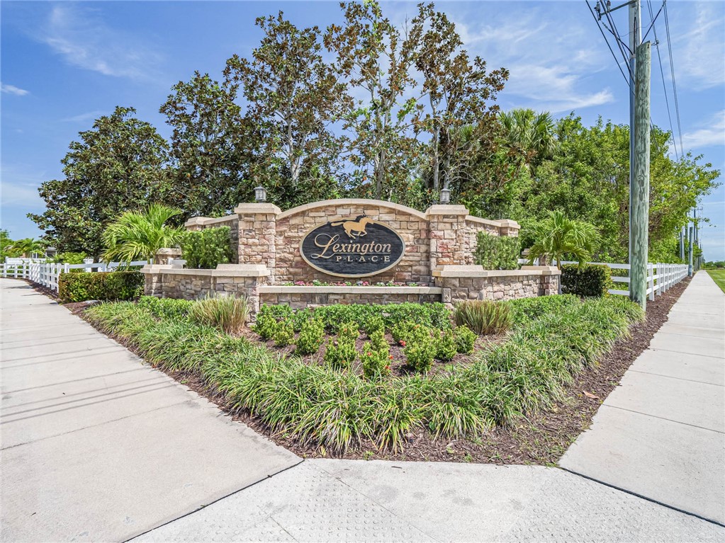 1404 Lexington Square SW