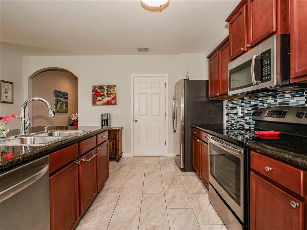 1404 Lexington Square SW