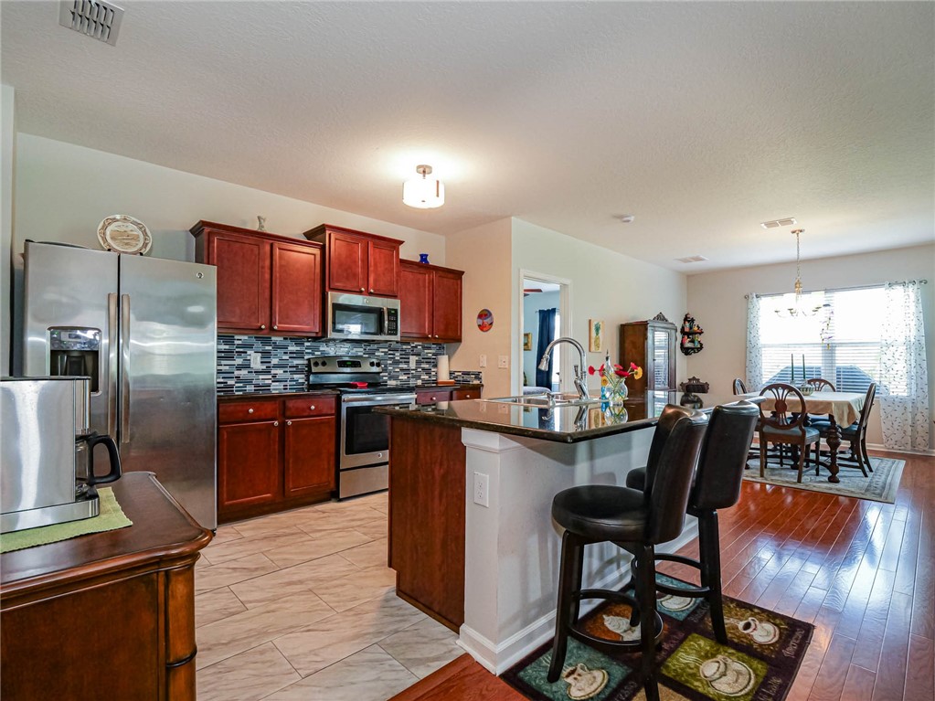 1404 Lexington Square SW