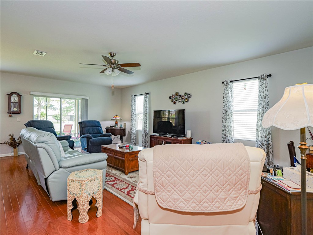 1404 Lexington Square SW