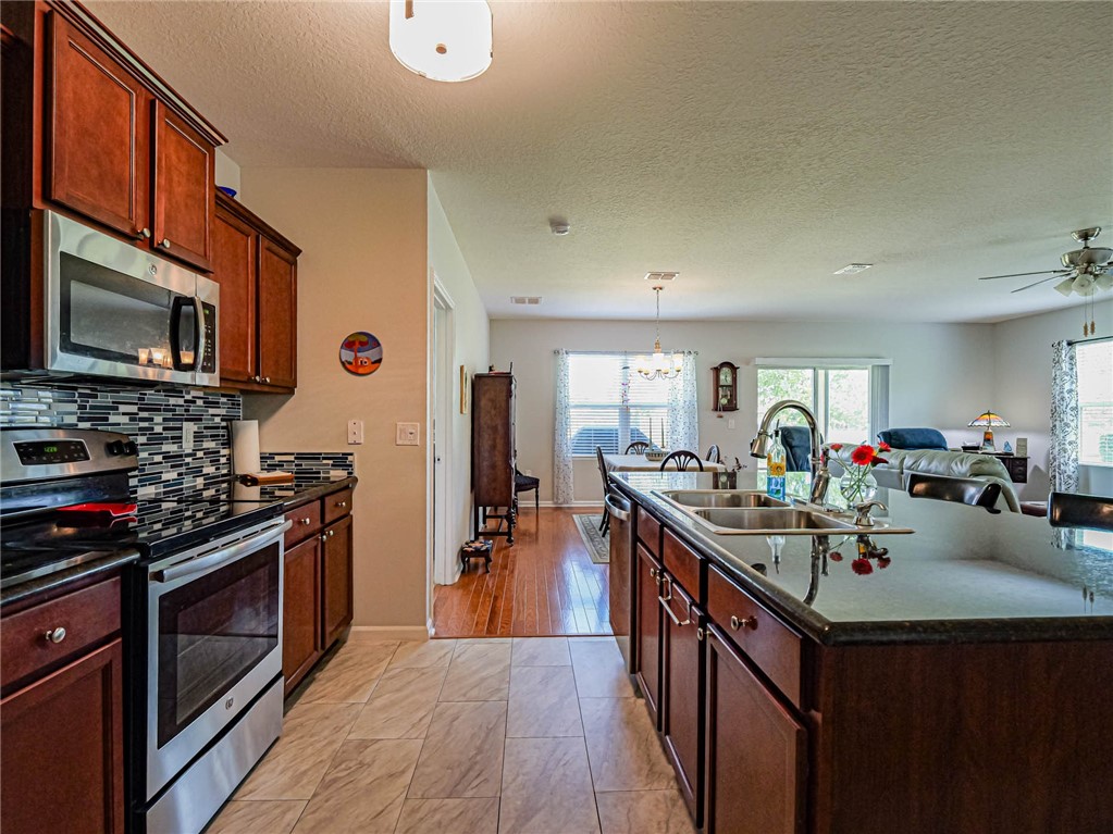 1404 Lexington Square SW