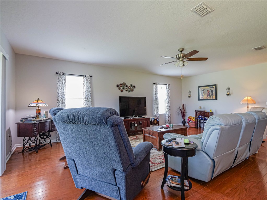 1404 Lexington Square SW