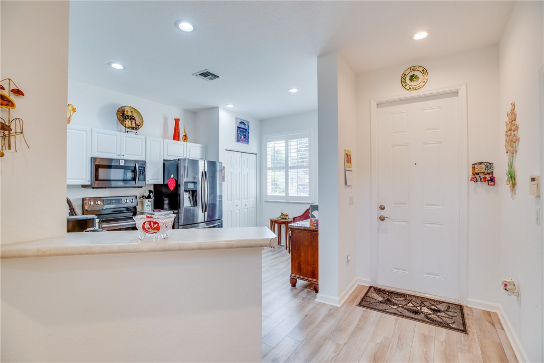 2587 Stockbridge Square SW