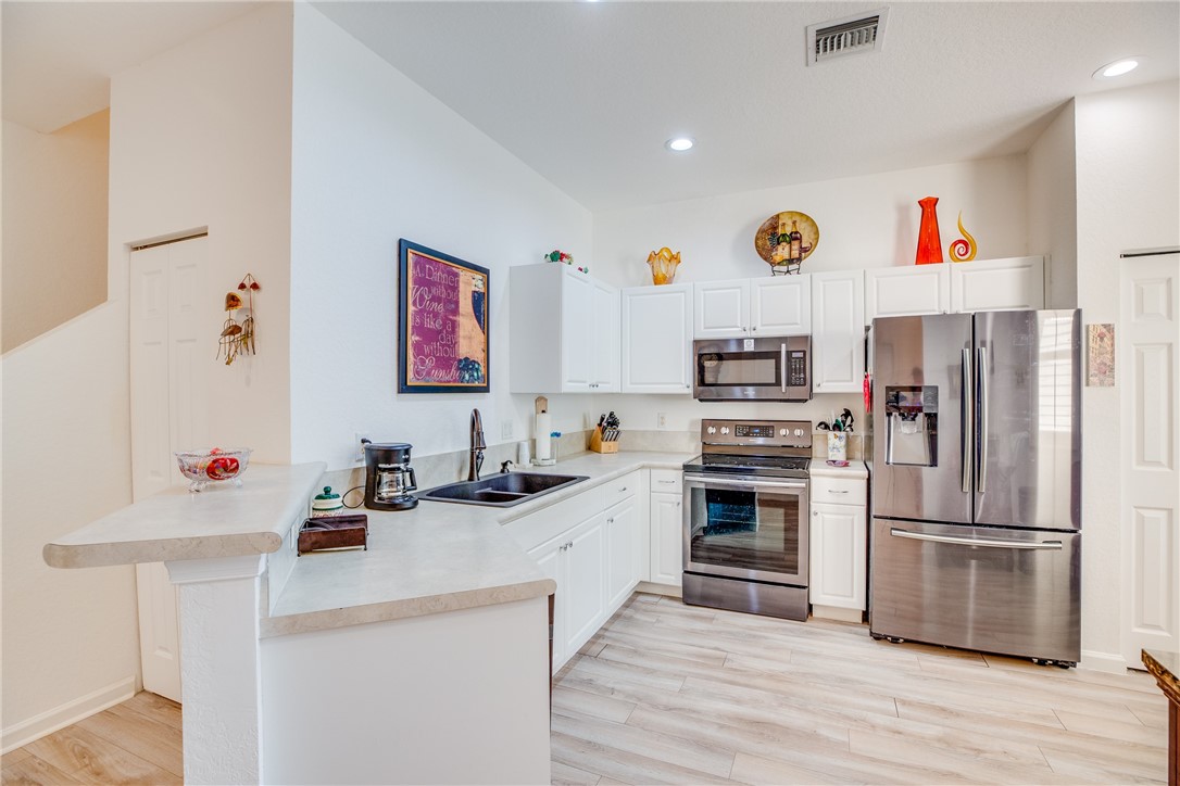 2587 Stockbridge Square SW