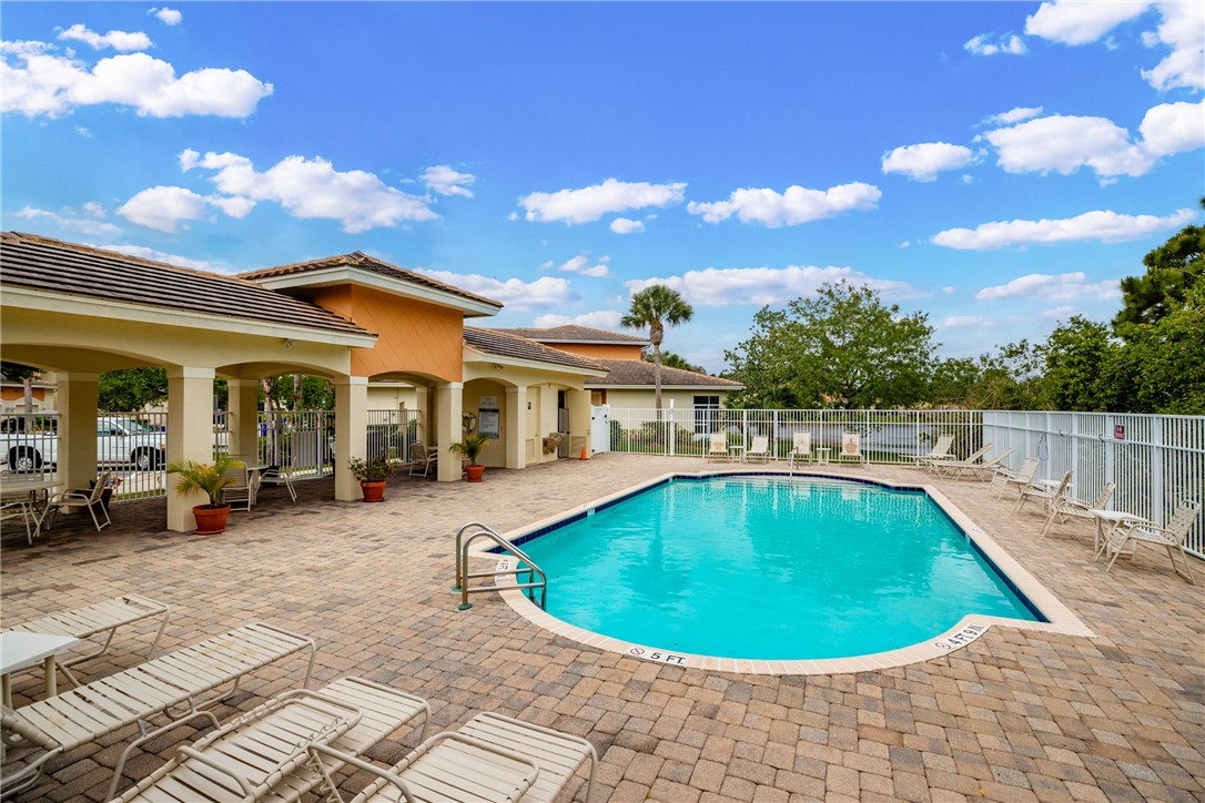 2587 Stockbridge Square SW