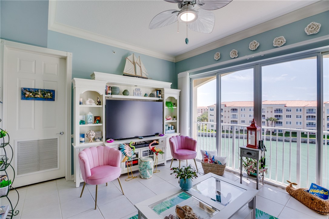 8 Harbour Isle Drive E PH04