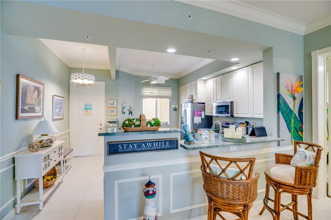 8 Harbour Isle Drive E PH04