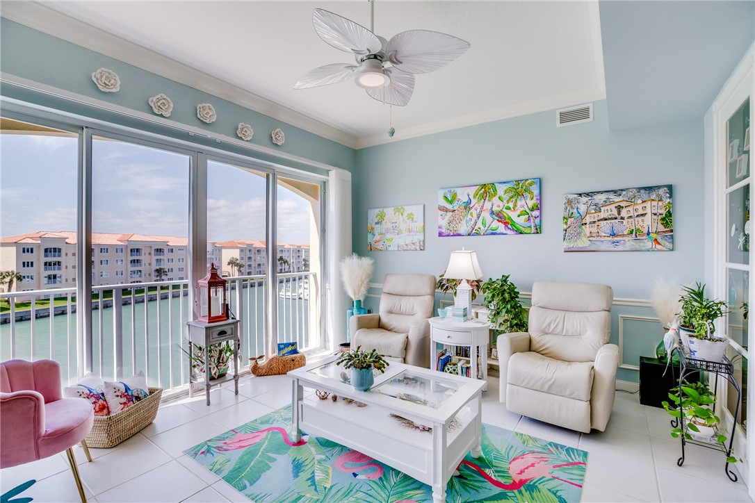 8 Harbour Isle Drive E PH04