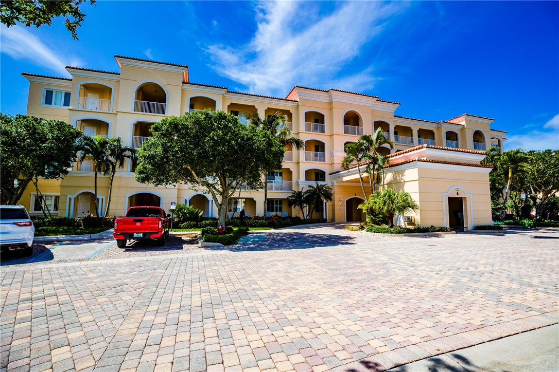 8 Harbour Isle Drive E PH04