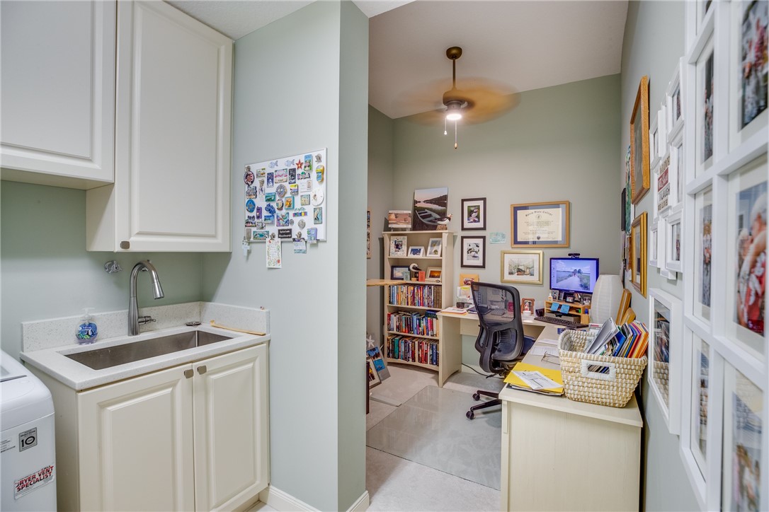8 Harbour Isle Drive E PH04