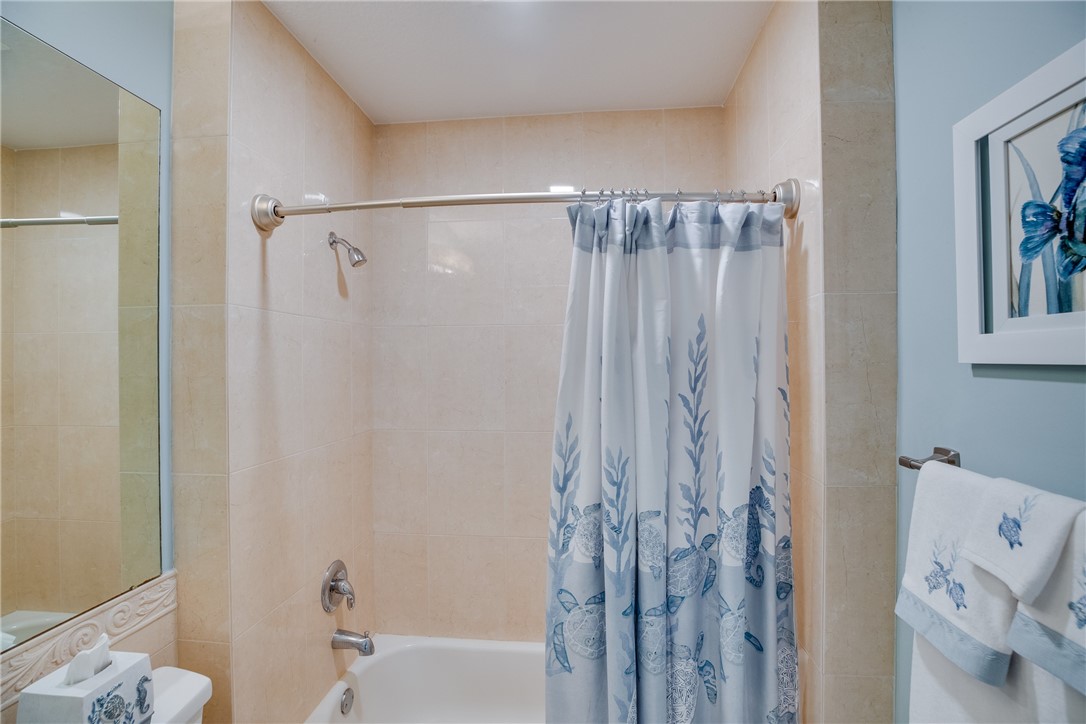 8 Harbour Isle Drive E PH04