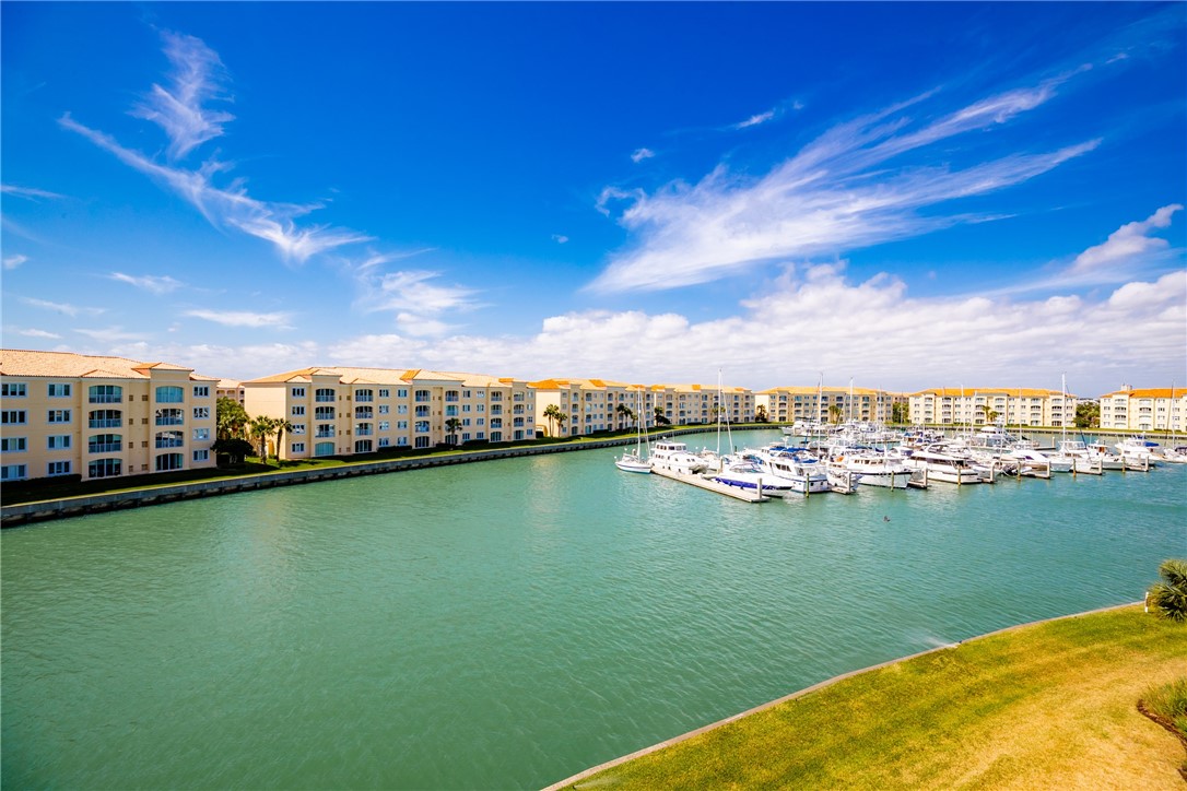 8 Harbour Isle Drive E PH04