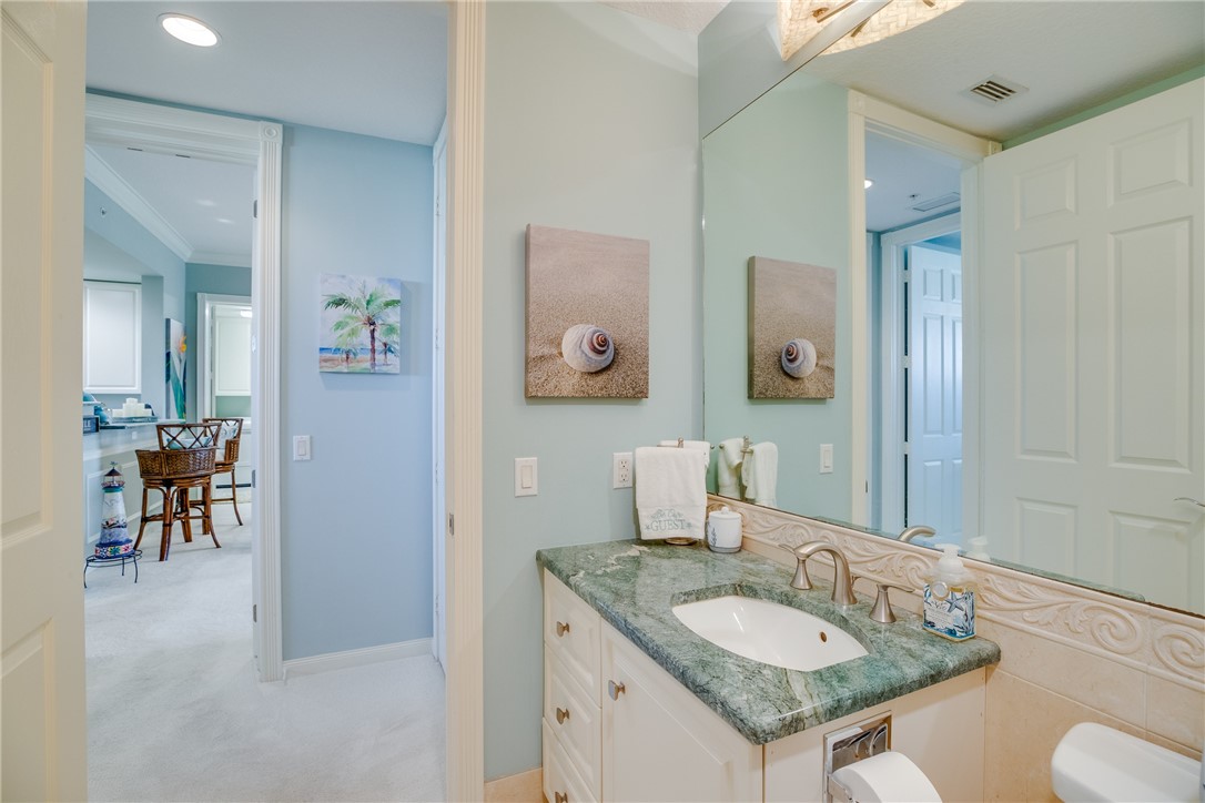 8 Harbour Isle Drive E PH04