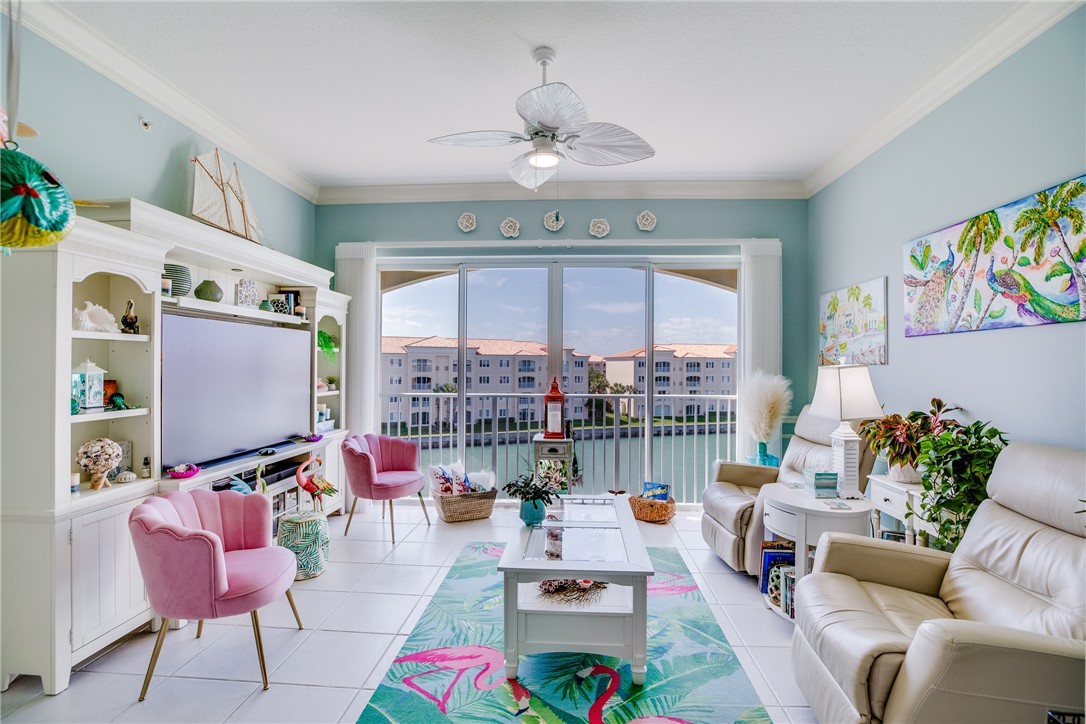 8 Harbour Isle Drive E PH04