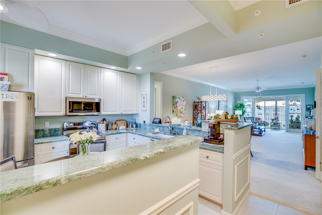 8 Harbour Isle Drive E PH04