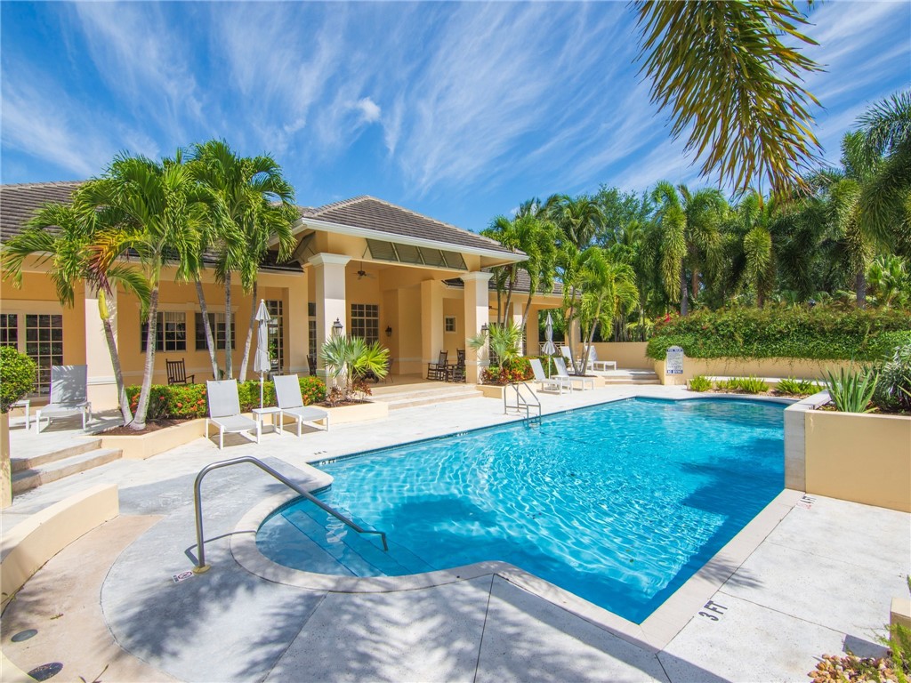 9043 Somerset Bay Lane 402