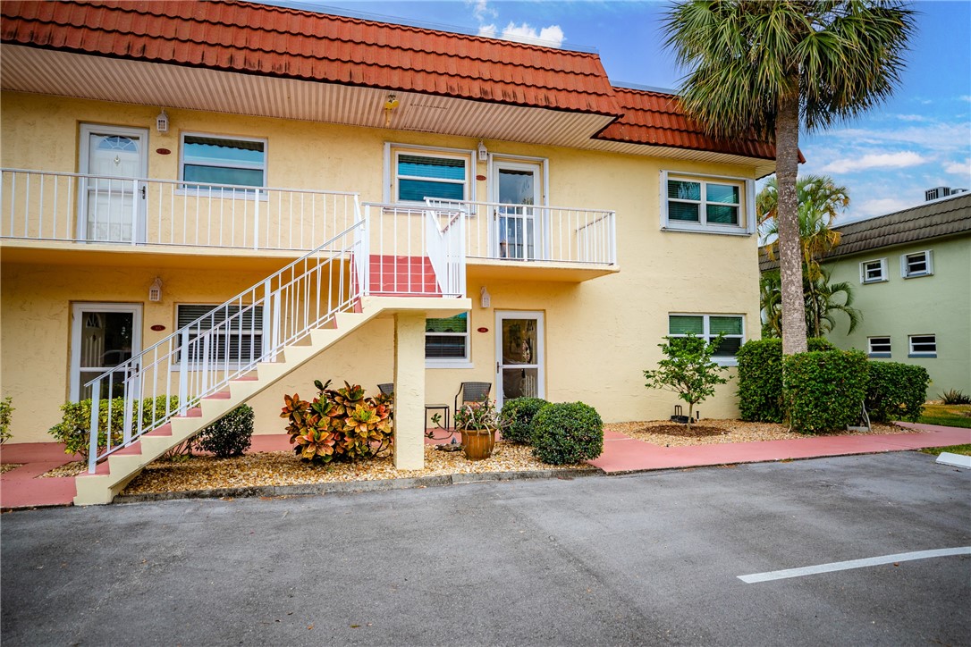 1181 Carlton Court 106