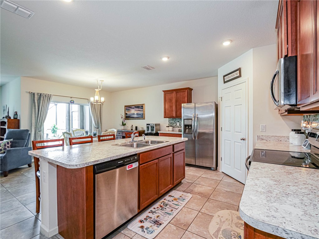 2761 Granville Manor SW