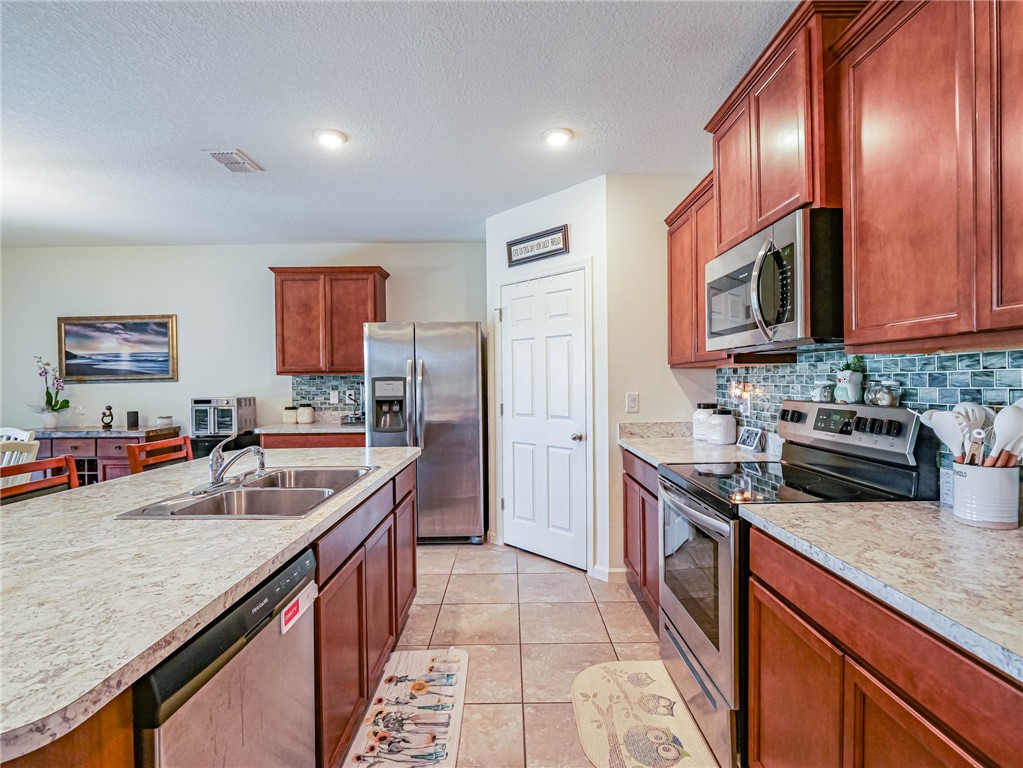 2761 Granville Manor SW
