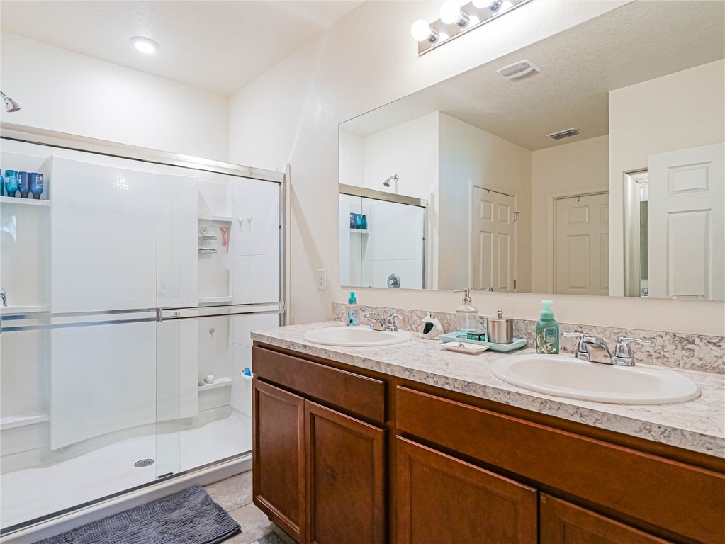 2761 Granville Manor SW