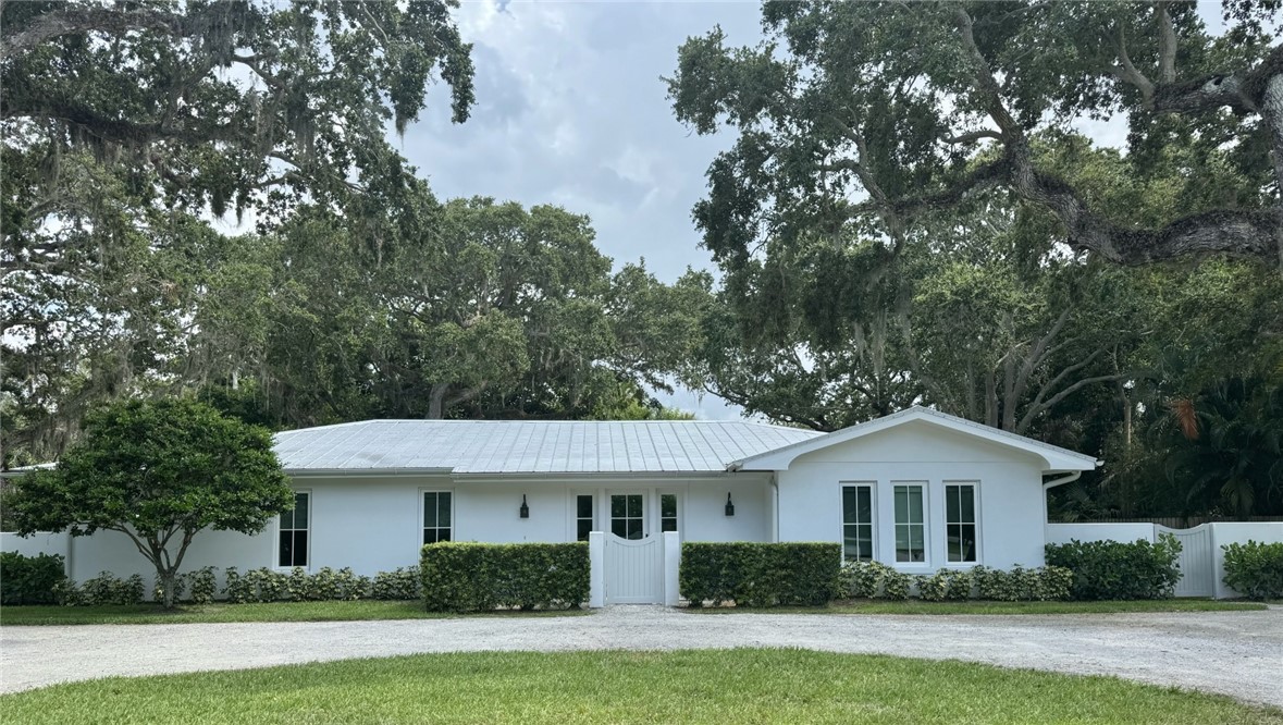806 Hibiscus Lane