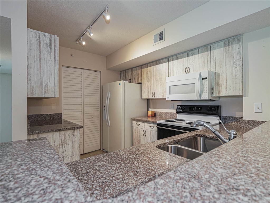 1550 S 42nd Circle 102