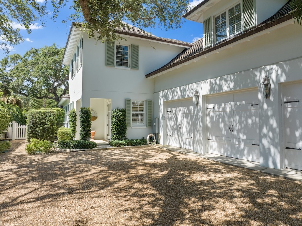 912 Seagrape Lane
