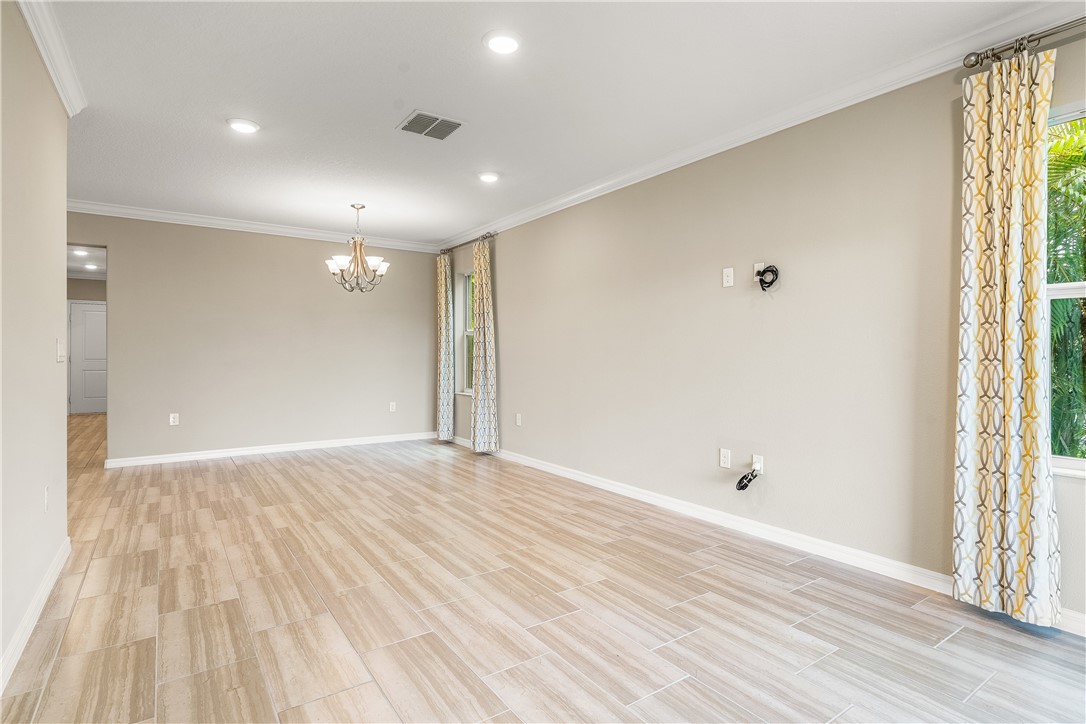 5984 Long Leaf Lane