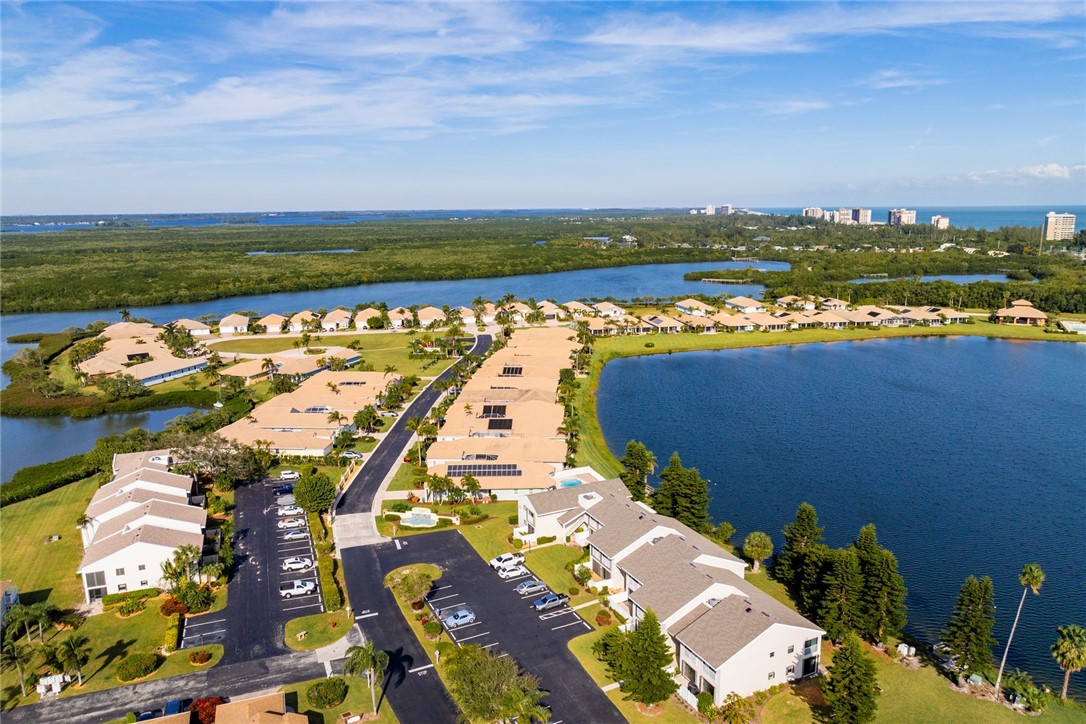 3218 S Lakeview Circle 7105